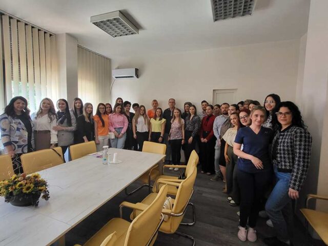 Još 15 najboljih diplomaca potpisalo ugovore za rad na neodređeno vreme