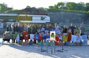 Humanitarna licitacija na keju: Za pomoć profesorki kupite patike Teodosića, knjige, vaučere… Licitiraj na keju