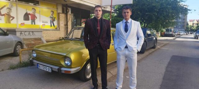 Maturanti Niša na proslavu odlaze oldtajmerima