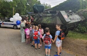 Predškolci se družili sa policajcima i vatrogascima u Tvrđavi i učili o bezbednosti Moj drug policajac