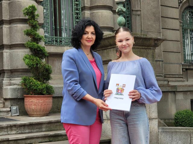 Najboljim učenicima i studentima uručene stipendije