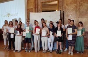 Narodno pozorište i zlatara „Stanimirović“ nagradili đake generacija niških srednjih škola Narodno pozorište i zlatara „Stanimirović“ nagradili đake generacija niških srednjih škola