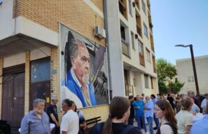 Otkriven mural doajenu niškog novinarstva Miloradu Doderoviću na zgradi u kojoj je živeo Otkriven mural doajenu niškog novinarstva Miloradu Doderoviću