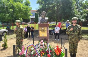 Otkriven spomenik Dejanu Mitiću, heroju sa Košara, u njegovom rodnom Trupalu Spomenik Dejanu Mitiću