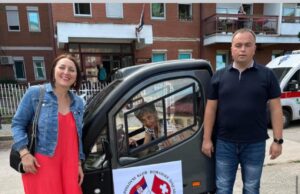 Marina Adamović dobila električna kolica od kluba Arčibald Rajs Donacija Marini Adamović električna kolica