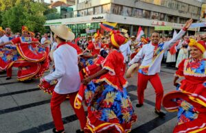 Niš u ritmu folklora: Međunarodni festival oživeo grad Međunarodni studentski festival folklora u Nišu