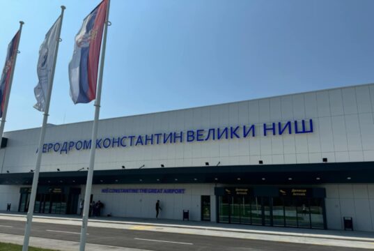 Incident na niškom aerodromu. Alkoholisani putnik maltretirao putnike, osoblje ga izbacilo iz aviona Nova terminalna zgrada na aerodromu u Nišu