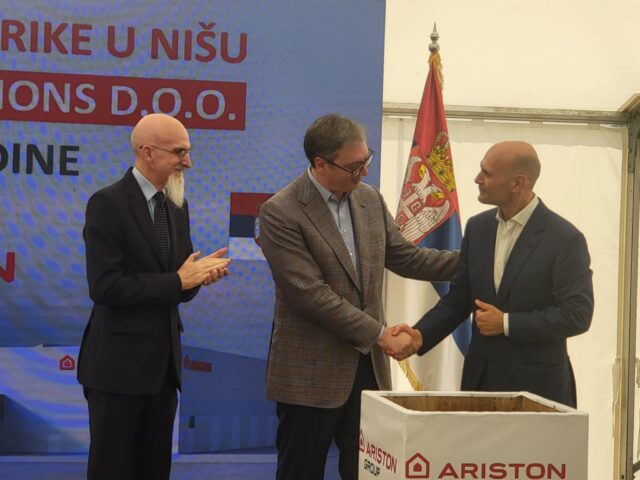 Položen kamen teeljac fabrike Ariston