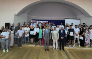 33 mladih dobilo po 300.000 dinara od NSZ-a za pokretanje sopstvenog biznisa 33 mladih dobilo po 300.000 dinara od NSZ-a