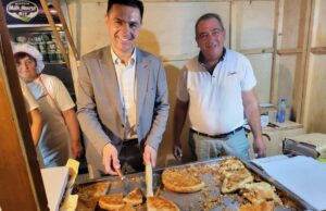 Počeli Dani bureka u Nišu. Sve je manje burek-majstora, ali raznovrsnost ukusa ne manjka Gradonačelnik Dragoslav Pavlović