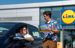 DRŽAVNI POSAO NAPRAVIO GUŽVU ISPRED LIDLA Lidl Hoćeš da menjamo mesta Pomeri se s mesta