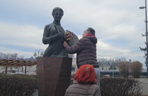 Spomen bista Nadeždi Petrović nakon osam godina ostaje bez buketa. Supružnici odustali zbog krađa Ljiljana i Milan Nikolić