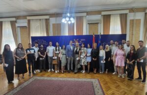 Najboljim studentima od Grada Niša na poklon karte za Filmske susrete Najbolji studenti grada Niša, zamenik gradonačelnika i članovi veća