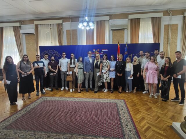 Najbolji studenti grada Niša, zamenik gradonačelnika i članovi veća