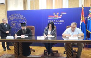 „Naši Srbi“ iz Čikaga i SPC grade kuće za mlade bez roditeljskog staranja Potpisivanje protokola o realizaciji projekta Kuća na pola puta