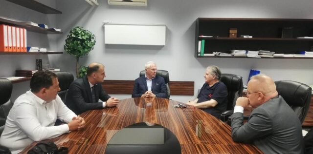 Ambasador Hil posetio Kliniku za kariohirurgiju Kliničkog centra u Nišu Ambasador Hil posetio Kliniku za kariohirurgiju Kliničkog centra u Nišu