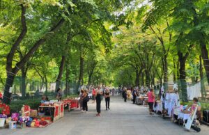 Počeli Etno susreti u Niškoj Banji: Štandovi puni rukotvorina i hrane, stari zanati, takmičenje u folkloru, pletenju… Etno susreti u Niškoj Banji
