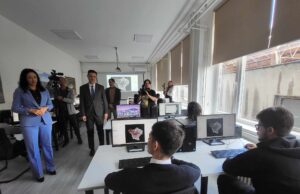 Ministarka Žarić Kovačević obišla SKIP centar i Jedinstveno upravno mesto Ministarka Žarić Kovačević u poseti SKIP centru