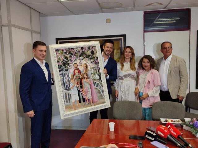 Nikola Rokvić sa suprugom Bojanom na dečjoj onkologiji Nikola Rokvić sa suprugom Bojanom na dečjoj onkologiji