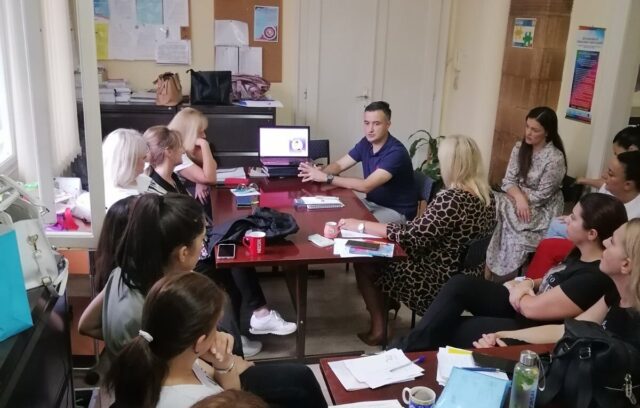 Obuka roditelja za masažu beba