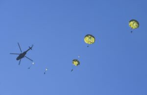 TRAGEDIJA NA VOJNOM AERODROMU : Stradao stariji vodnik prve klase prililom skoka iz vazduha Padobranski višeboj vojnih jedinica specijalne namene