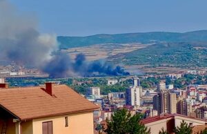 Požar u naselju Pantelej: Zapalio se otpad gust dim iznad Niša Požar naselje Pantelej