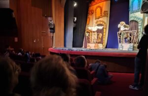 Nova bajkovita predstava Lutkarskog pozorišta, o dva kraljevstva na Nišavi, oduševila mališane Mala ljubavna bajka