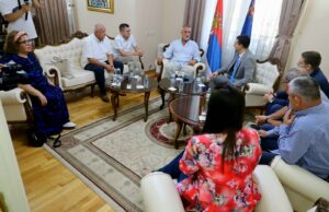 Gradonačelnik Pavlović razgovarao sa članovima Saveta festivala Teatar na raskršću Prijem za članove Saveta festivala Teatar na raskršću