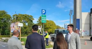 Besplatan parking kod stadiona Čair