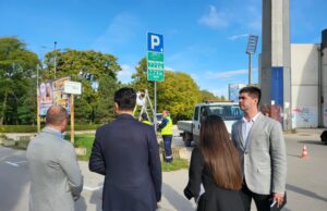 Besplatan parking kod stadiona Čair