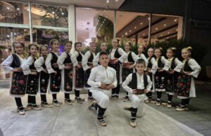Dečiji festival folklora Korakom predaka u velikoj sali Narodne biblioteke Branko Miljković u Gadžinom Hanu Đerdan dečija grupa