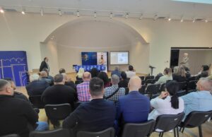 Osnovne škole dobile robotiće, uz pomoć kojih će deca učiti programiranje Dodela robotićia mBot