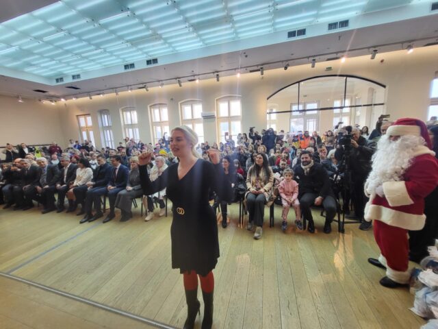 Grad Niš paketićima obradovao decu boraca i osoba sa invaliditetom