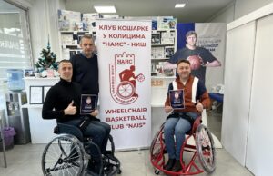 OD SREDSTAVA PRIKUPLjENIH PO OSNOVU ODLAGANJA KRIVIČNOG GONJENJA KKK NAIS NABAVIO DVOJA VRHUNSKA KOŠARKAŠKA KOLICA KKK Nais