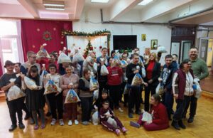 Grad Niš podelio paketiće korisnicima Centra „Mara” Podelia paketića korisnicima Centra Mara