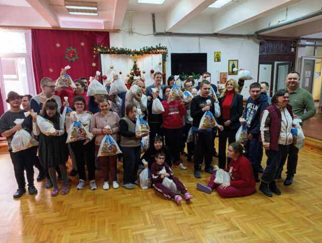 Podelia paketića korisnicima Centra Mara