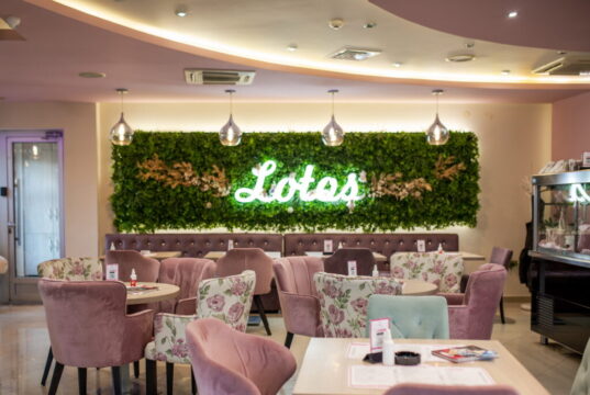 Dolazi vreme slava ,prepustite pripremanje torti i sitnih kolača nama „Caffe-Poslastičara Lotos“ Caffe-Poslastičara Lotos