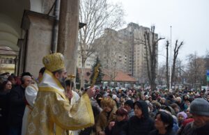 Veliki broj vernika na bogojavljenskoj liturgiji u sabornom hramu Bogojavljanje u Sabornom hramu