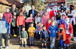 Meštani Berbatova paketićima obradovali svoje najmlađe sugrađane za Božić Božićno darivanje u Berbatovu