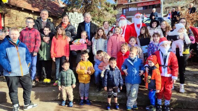 Božićno darivanje u Berbatovu