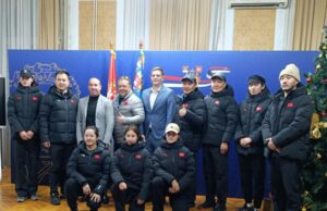 „Niš je lep grad, sa dobrom hranom i lepim ljudima”. Kineski snouborderi „pune baterije” u Nišu Kineski snouborderi