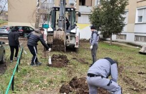 Mladi sa Delijskog Visa zasadili 70 sadnica voća u svom kraju Mladi sa Delijskog Visa zasadili 70 sadnica voća