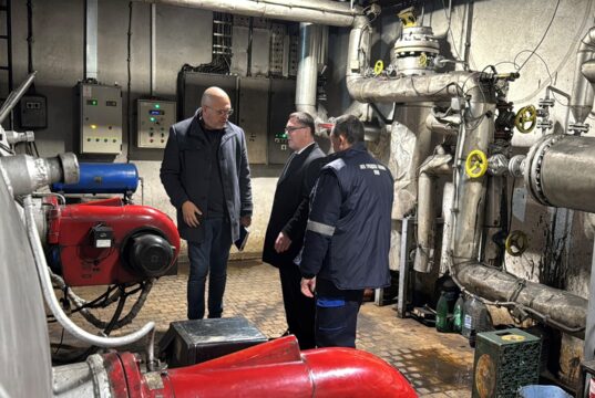 Nišlije se žale na toplinu radijatora. Tasić kaže da toplana greje u skladu sa uredbom i spoljnim temperaturama Obilazak pogona JKP Gradska Toplana Niš