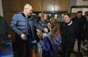 Uoči Božića predsednik opštine Bela Palanka Goranj Miljković obipao je socjalno ugrožene porodice Poseta porodci Mitić