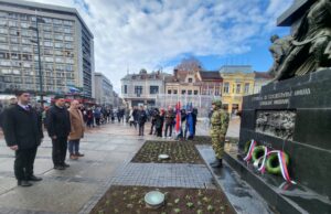 Obeleženo 147 godina od oslobođenja Niša od Turaka Spomenik oslobodiocima na Trgu kralja Milana