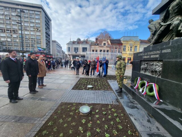 Spomenik oslobodiocima na Trgu kralja Milana Spomenik oslobodiocima na Trgu kralja Milana