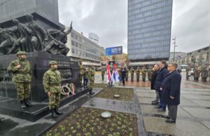 Polaganjem venaca na Trgu kralja Milana obeležen Dan državnosti Dan državnosti u Nišu
