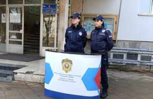 Mlade Nišlije zainteresovane za srednju školu za policajce Info pult MUP-a Niš