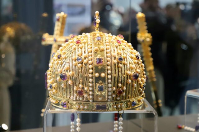 Izložba ,,Krune i žezla kralja Milutina i kraljice Simonide“