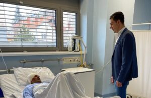 Stariji muškarac, policajac i vatrogasac koji su povređeni u jutrošnjem požaru – stabilno Povređeni M.M 71 i gradonačelnik Dragoslav Pavlović